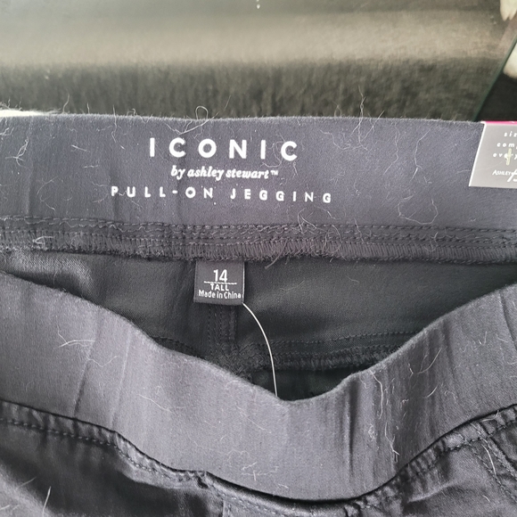 Women's Black Jeans - Picture 2 of 5